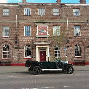 The Londesborough Arms Bar With En-Suite Rooms